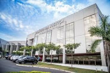 Juros abusivos em financiamento levam TJMT a reverter busca e apreensão de veículo