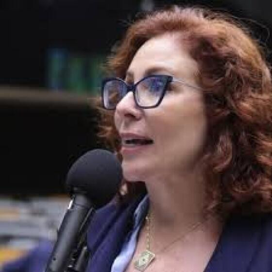 Carla Zambelli fujona.jpeg