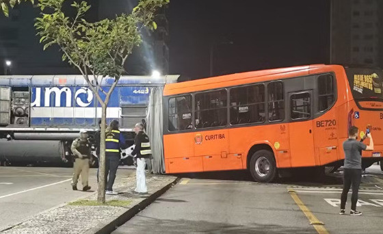 Acidente de trem e onibus.jpg