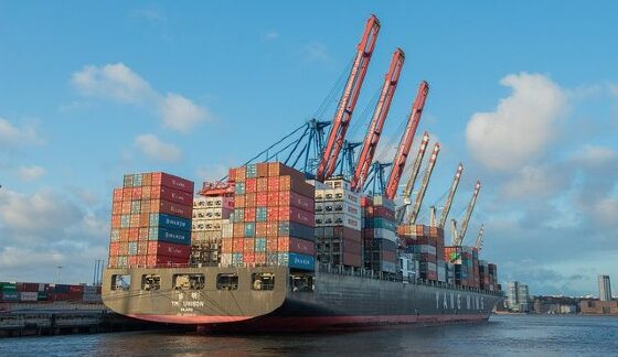 container-ship-596083_640-640x370.jpg