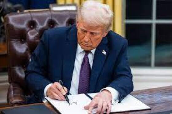 Trump assina.jpeg