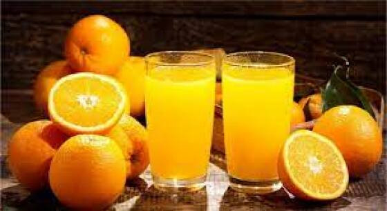 Suco de laranja dois copos.jpeg