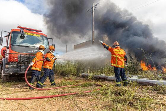 Bombeiros fogo.jpeg