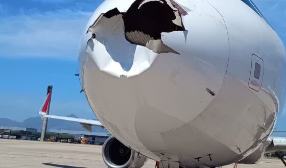 Avião com bico estragado.jpeg