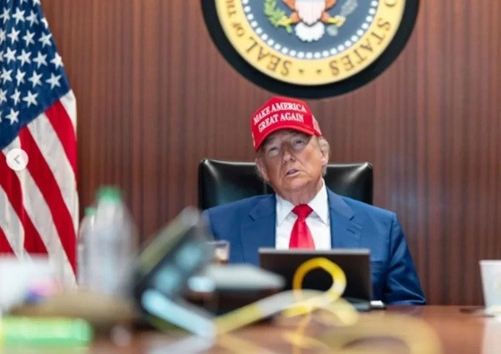 TRUMP BONÉ.jpg
