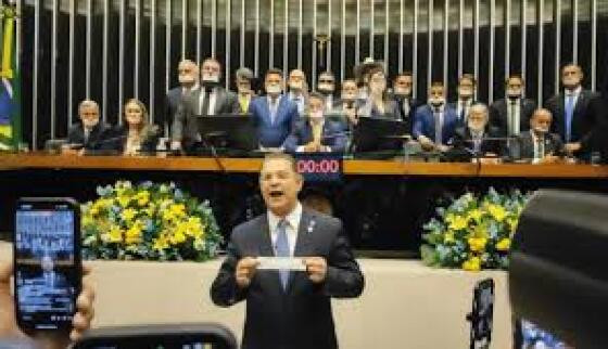 Senado amordaçado.jpg