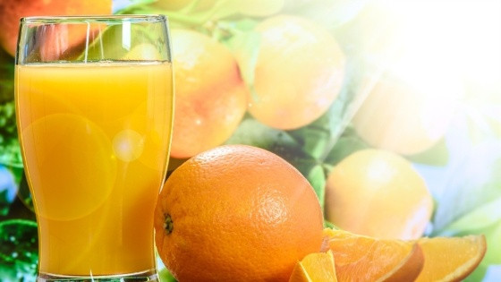 Suco de laranja laranja.jpg