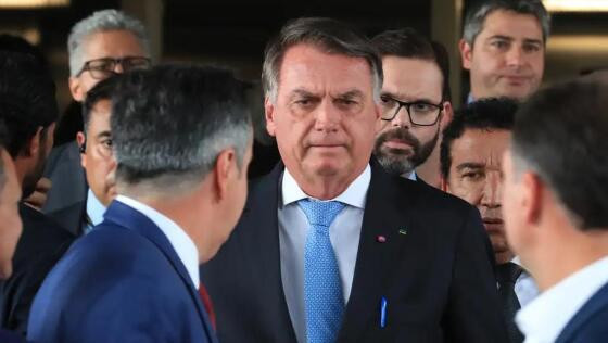 Moraes autoriza que Bolsonaro deixe prisão domiciliar para realizar exames em hospital.jpg