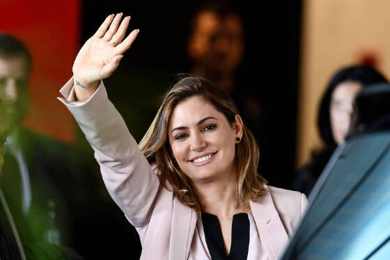 Michelle mãos.jpg