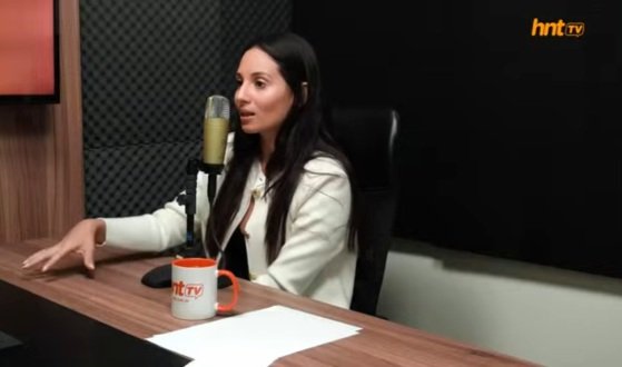 A advogada e consultora política, Mariana Bounjor, no podcast HNT TV Entrevista