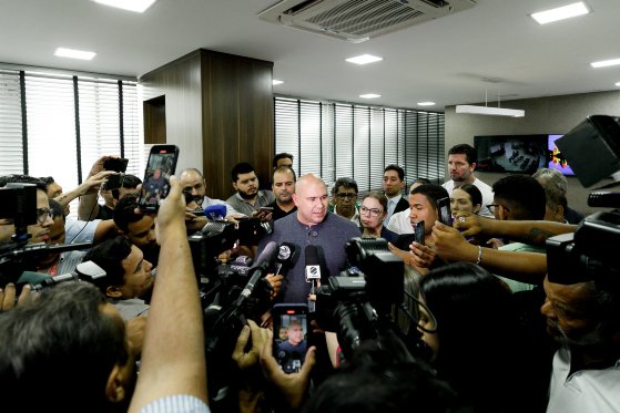 O prefeito de Cuiabá, Abilio Brunini, em coletiva de imprensa no seu gabinete sobre o estacionamento rotativo