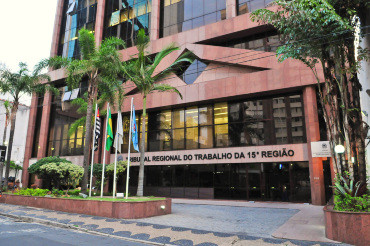 TRT-15: nega aumento de indenização a empregada atingida na cabeça por grampeador atirado por colega