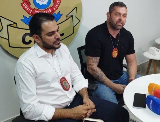 Delegado Bruno Abreu (camisa preta) afirma que suspeito escolhia vítimas indefesas
