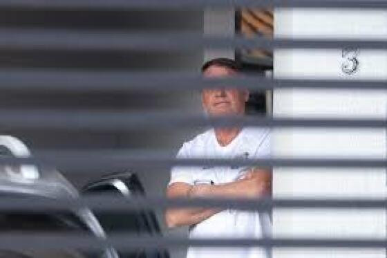 Bolsonaro risco de fuga.jpeg