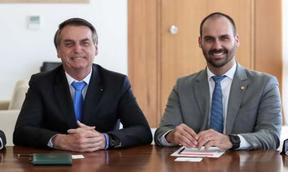 Jair-Bolsonaro-e-Eduardo-Bolsonaro-Foto-Marcos-Corrêa-PR-1024x614.jpg