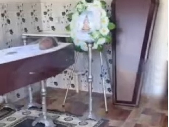 JOVEM CAIXÃO MORTO.jpg