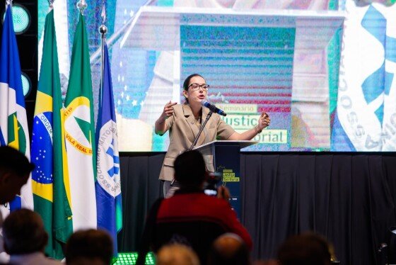 A deputada estadual Janaina Riva (MDB) em fórum do LIDE Mato Grosso