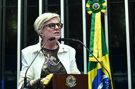 A senadora Margareth Buzetti na tribuna em Brasília
