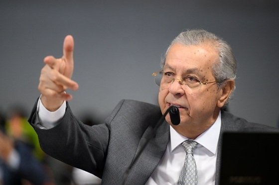O senador Jayme Campos na Comissão de Constituição e Justiça do Senado