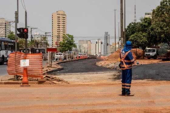 Obras do BRT na Avenida do CPA em Cuiabá.