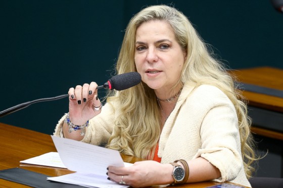 luizianne-lins-viniciusloures-cacc82maradosdeputados-1-585x390.jpg