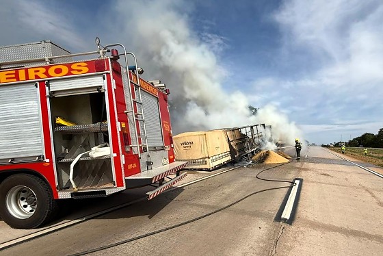 CARRETA INCENDIDADA.jpeg