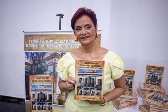 escritora al.jpg