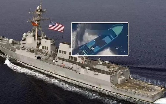 NAVIO BOMBARDEIO.jpg