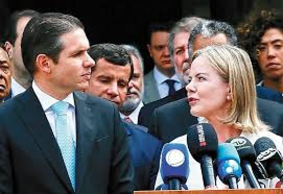 Gleisi e HUGO.jpeg