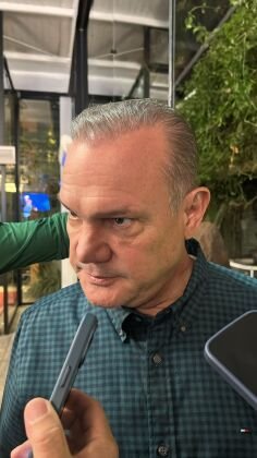 O senador Wellington Fagundes (PL) em Cáceres no seminário que antecedeu a inauguração da Zona de Processamento de Exportação (ZPE).