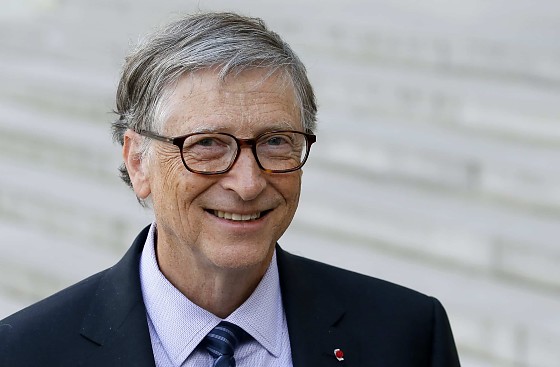 bill-gates-empresario-co-fundador-da-microsoft-e-filantropo-scaled.jpg