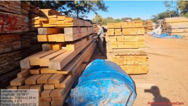 Escola de Rondonópolis recebe madeira apreendida para construção de pergolados