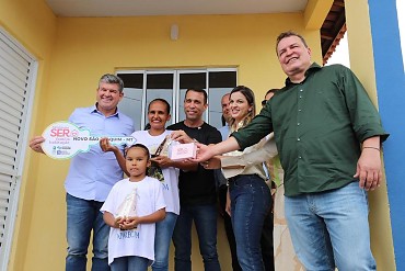 Famílias de Novo São Joaquim recebem chaves da casa própria; 