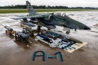 Tanques, foguetes, caças