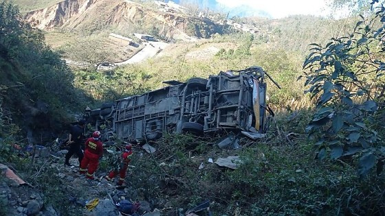 Onibus-cai-em-abismo-e-deixa-26-mortos-na-Cordilheira-dos-Andes-no-Peru-1024x576.jpeg