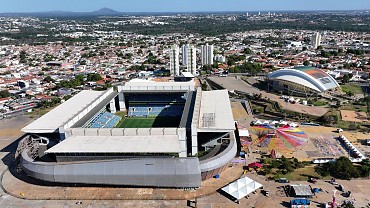 Governo de MT entrega veículos e cartões da agricultura familiar e formaliza repasse para construção de creches