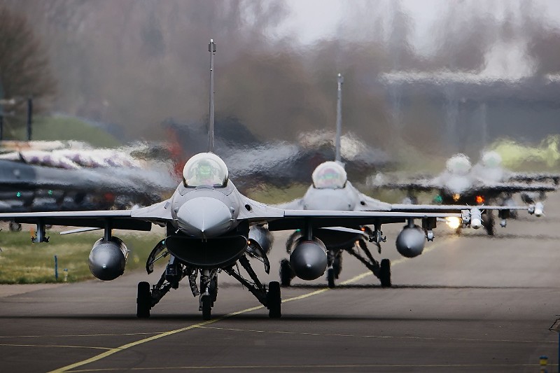 Otan mobiliza jatos em meio a ataques russos que deixaram 25 mortos