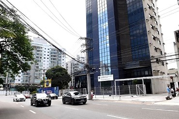 Homem que apedrejou advogada em rodovia é condenado a 19 anos de prisão