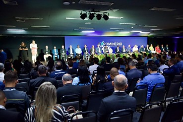 Estande da AMM recebe prefeitos e visitantes na Expominério 2025