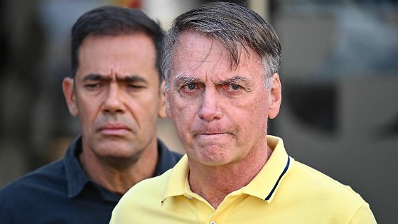 bolsonaro soluço.jpg