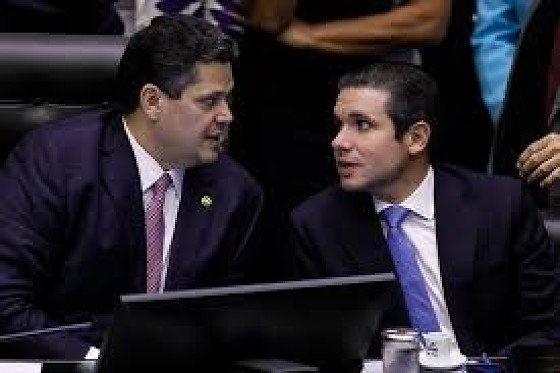 ALCOLUMBRE E MOTTA.jpg