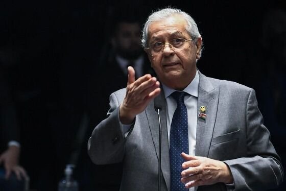 O senador Jayme Campos