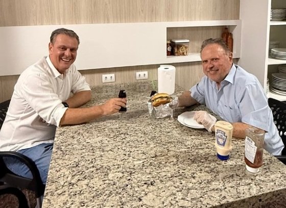 O ministro da Agricultura, Carlos Fávaro (PSD), e o ex-governador Blairo Maggi (PP). 