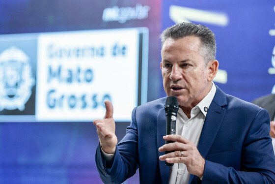 O governador Mauro Mendes (União Brasil) em cerimônia no Palácio Paiaguás. 