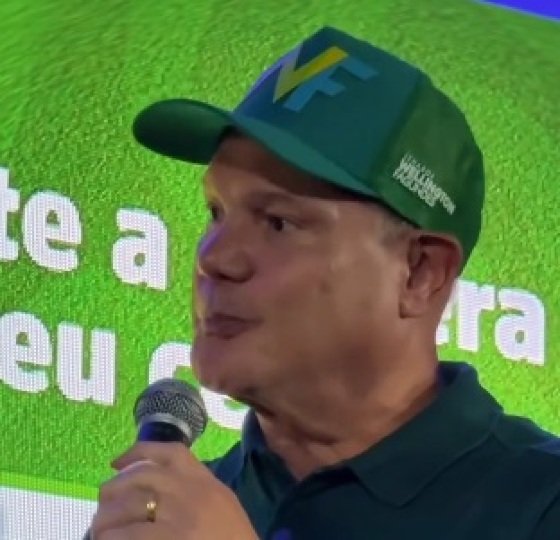 O senador se emocionou ao falar sobre o ex-presidente em encontro estadual da juventude do PL. 