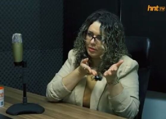 A perita criminal Gigi Barreto no podcast HNT TV Entrevista.