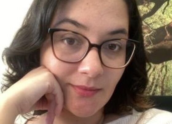 O corpo de Viviane Fidélis foi encontrado por uma vizinha de porta. 