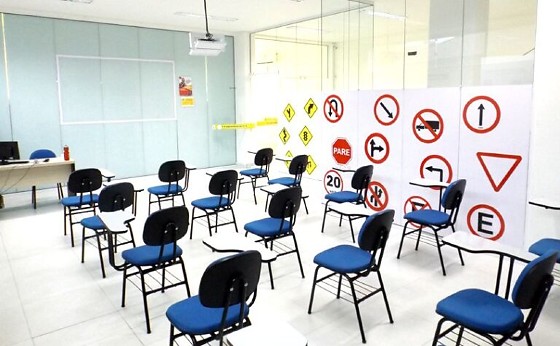 Auto-escola-sala-de-aula-768x474.jpg