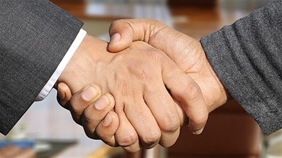 aperto de mão 17.jpg