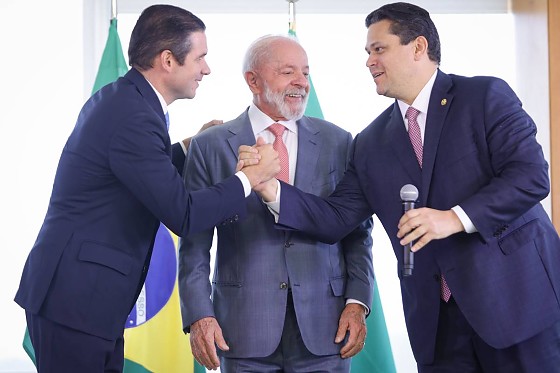 Hugo-Motta-Lula-e-David-Alcolumbre-no-Planalto.jpeg